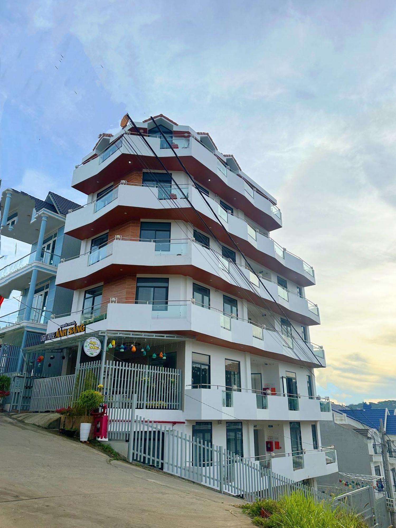 Hotel Khach San Anh Sang - Light House Dalat Exterior foto